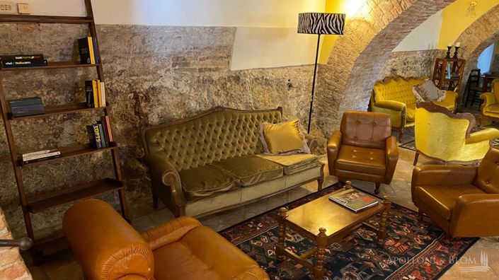 Image No.23-20 Bed Apartment for sale