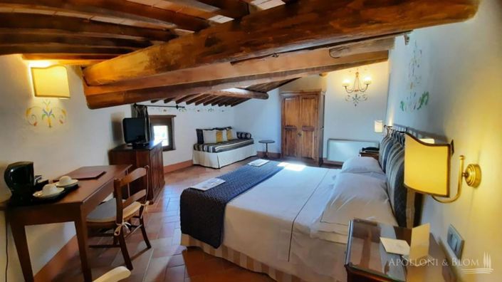 Image No.23-28 Bed Villa for sale