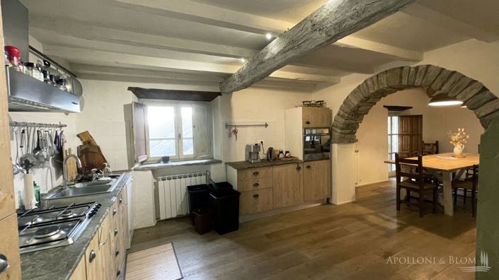 Image No.12-6 Bed Apartment for sale