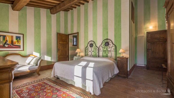 Image No.12-6 Bed Apartment for sale