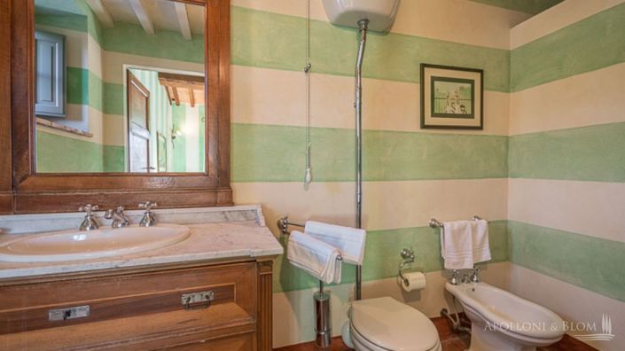 Image No.13-6 Bed Apartment for sale