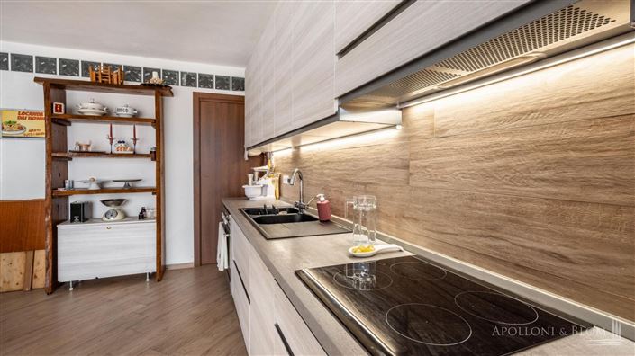 Image No.9-6 Bed Apartment for sale