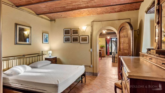 Image No.20-5 Bed Apartment for sale