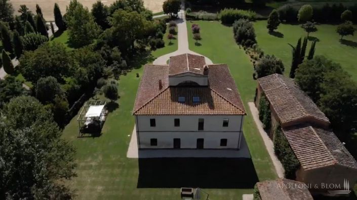 Image No.1-5 Bed Villa for sale