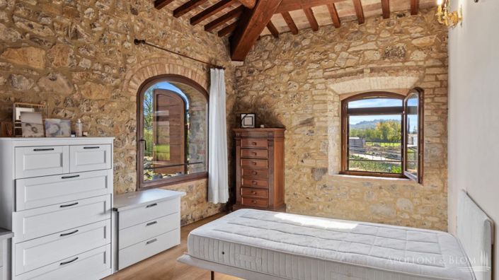 Image No.26-10 Bed Apartment for sale