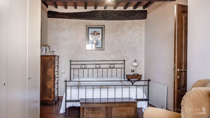 Image No.15-5 Bed Country House for sale