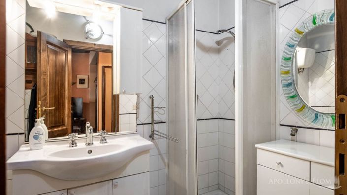 Image No.24-5 Bed Country House for sale