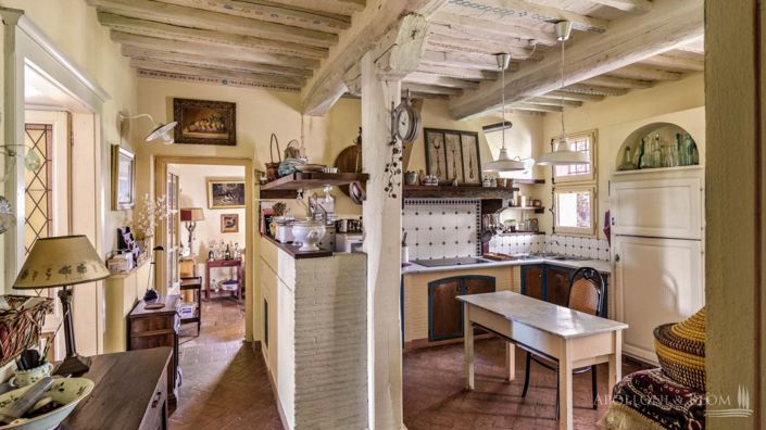 Image No.12-10 Bed Apartment for sale