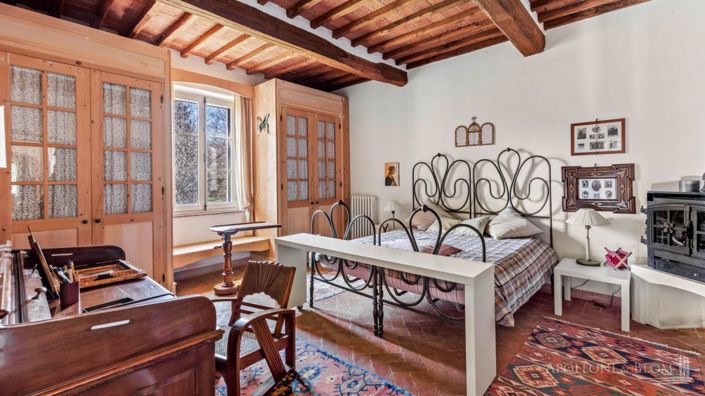 Image No.15-10 Bed Apartment for sale