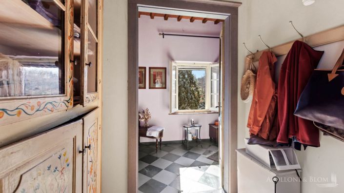 Image No.18-10 Bed Apartment for sale