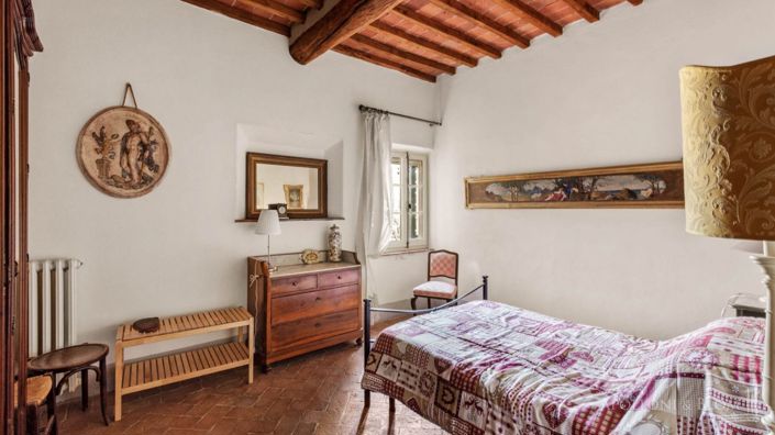 Image No.20-10 Bed Apartment for sale