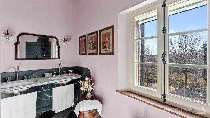 Image No.23-10 Bed Apartment for sale