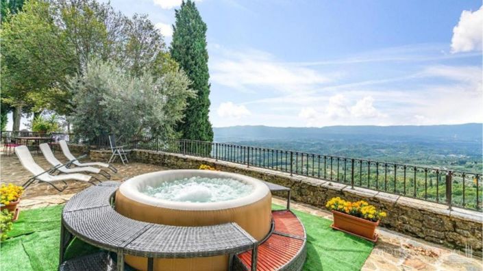 Image No.8-8 Bed Apartment for sale