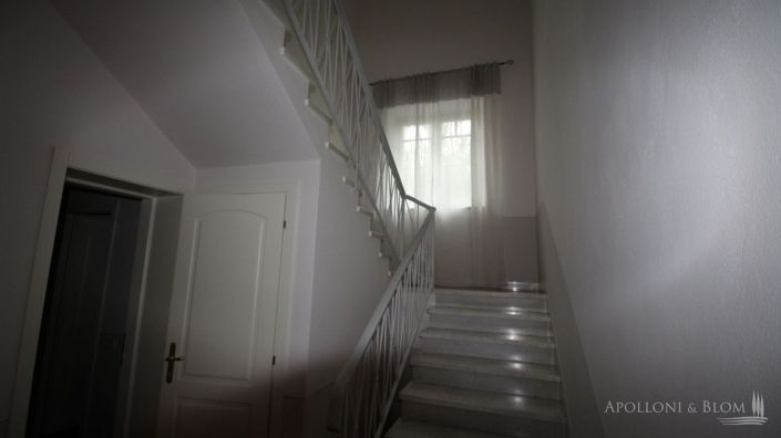 Image No.12-8 Bed Apartment for sale