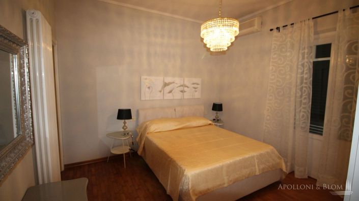 Image No.13-8 Bed Apartment for sale