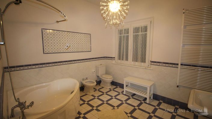 Image No.16-8 Bed Apartment for sale