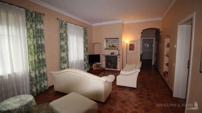 Image No.7-8 Bed Apartment for sale