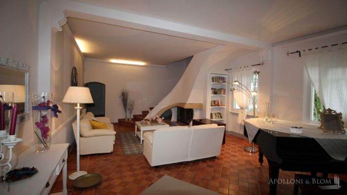 Image No.8-8 Bed Apartment for sale