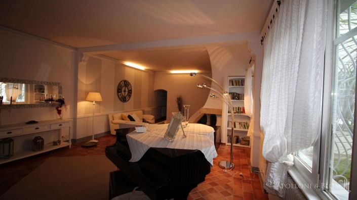 Image No.9-8 Bed Apartment for sale