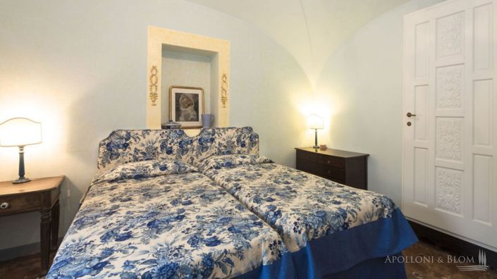 Image No.29-8 Bed Apartment for sale