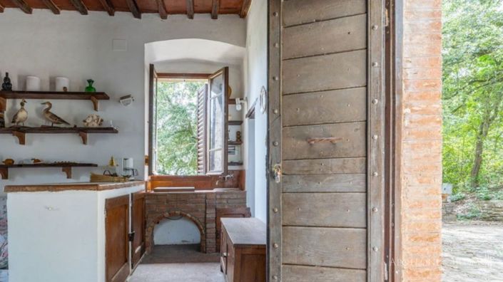 Image No.20-11 Bed Apartment for sale