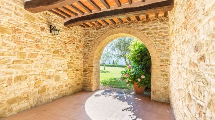 Image No.4-31 Bed Apartment for sale