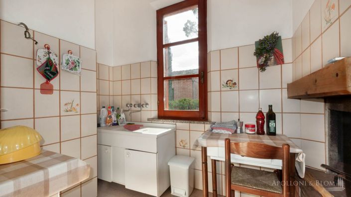 Image No.17-5 Bed Country House for sale