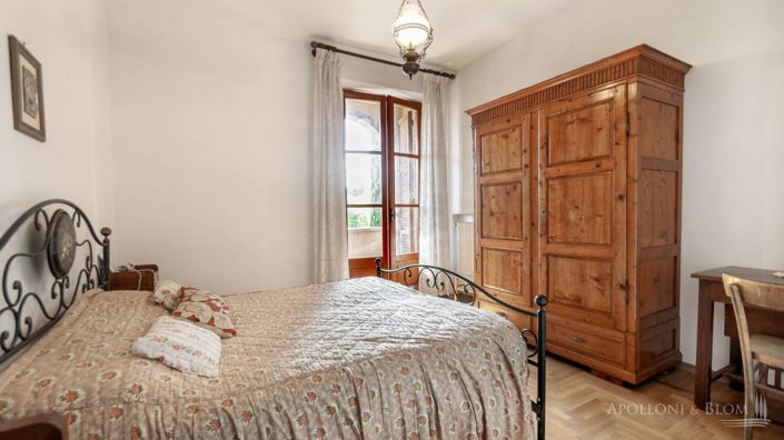 Image No.22-5 Bed Country House for sale