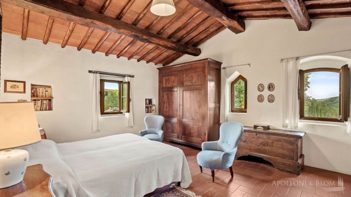 Image No.14-8 Bed Apartment for sale