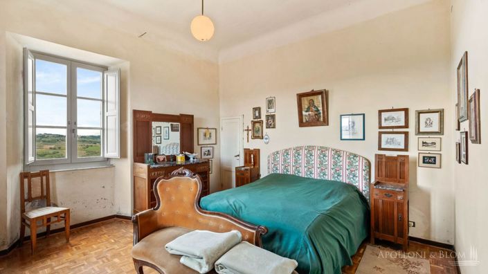 Image No.20-4 Bed Vineyard for sale