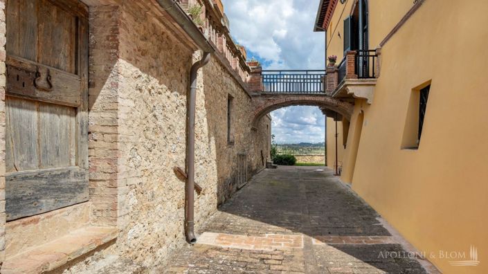 Image No.8-4 Bed Vineyard for sale