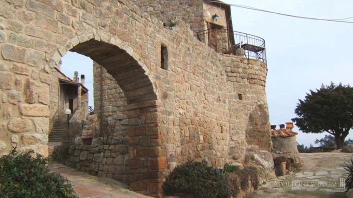 Image No.5-6 Bed Chateaux for sale