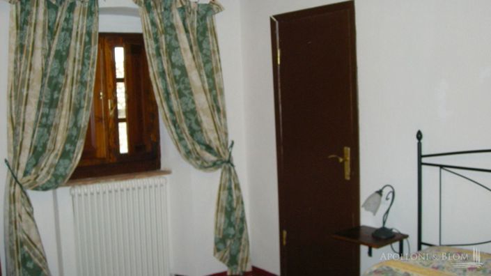 Image No.21-6 Bed Chateaux for sale