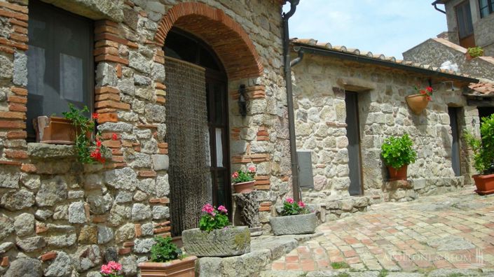 Image No.4-6 Bed Chateaux for sale