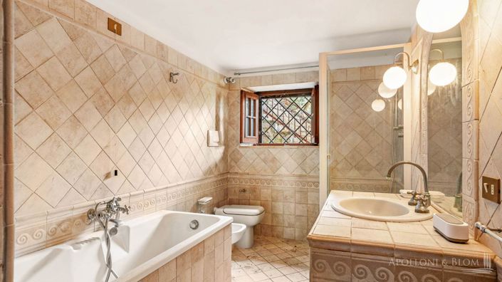 Image No.25-4 Bed Country House for sale