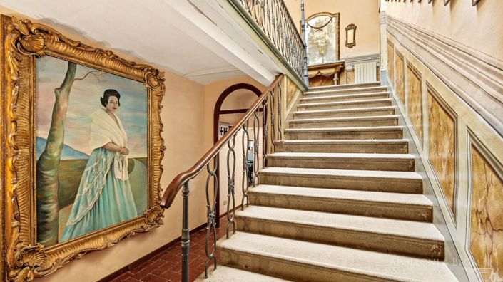 Image No.8-32 Bed Vineyard for sale