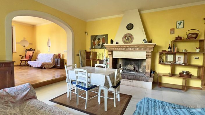 Image No.20-4 Bed Country House for sale