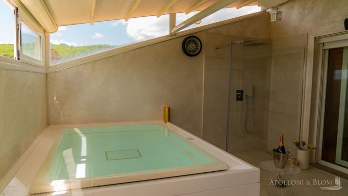 Image No.27-15 Bed Villa for sale