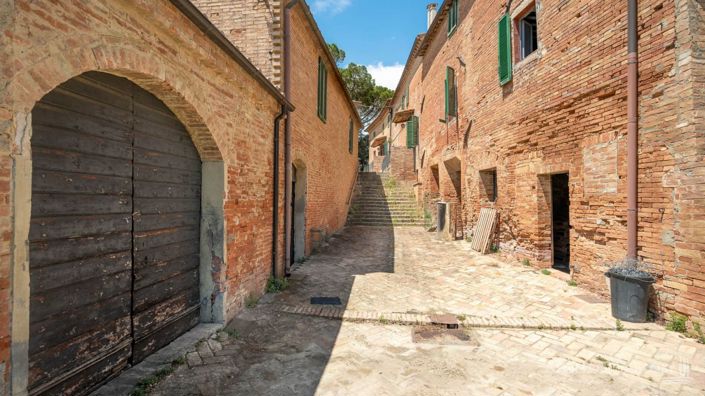 Image No.17-Appartement de 11 chambres à vendre à Asciano