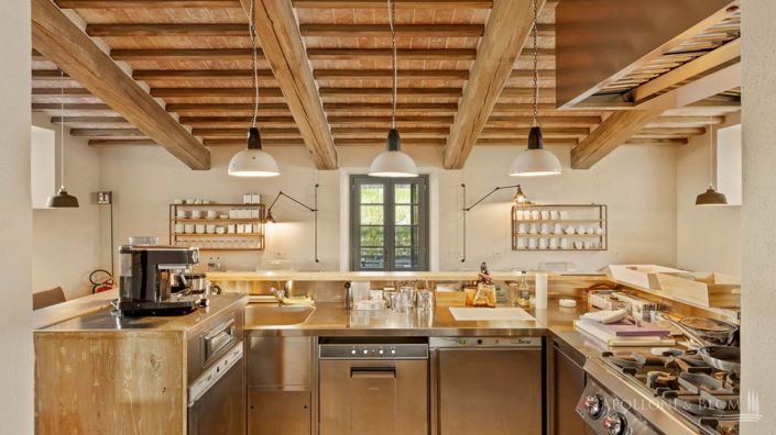 Image No.11-9 Bed Apartment for sale