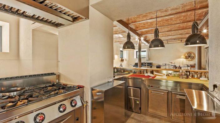 Image No.12-9 Bed Apartment for sale