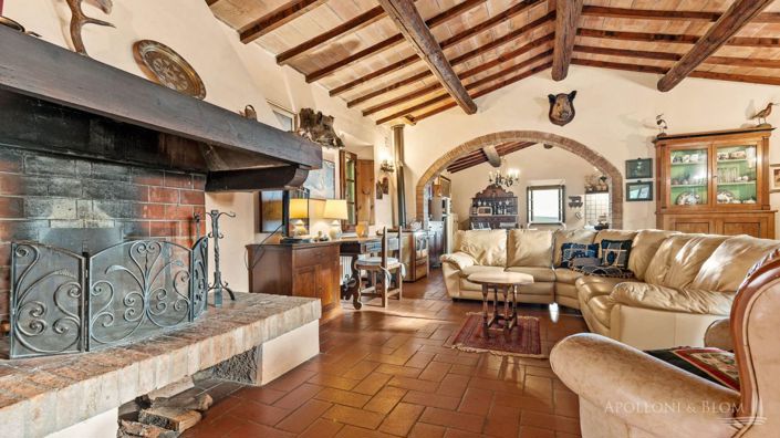 Image No.3-8 Bed Apartment for sale