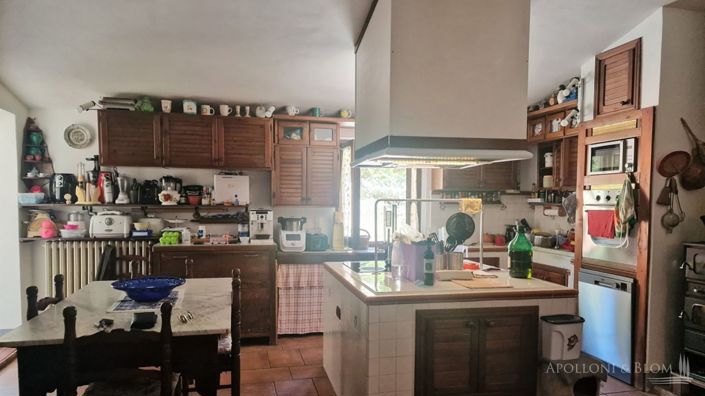 Image No.28-5 Bed Apartment for sale