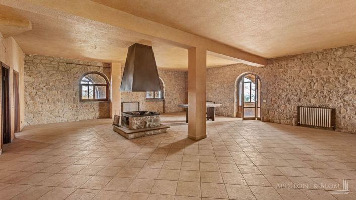 Image No.12-8 Bed Apartment for sale