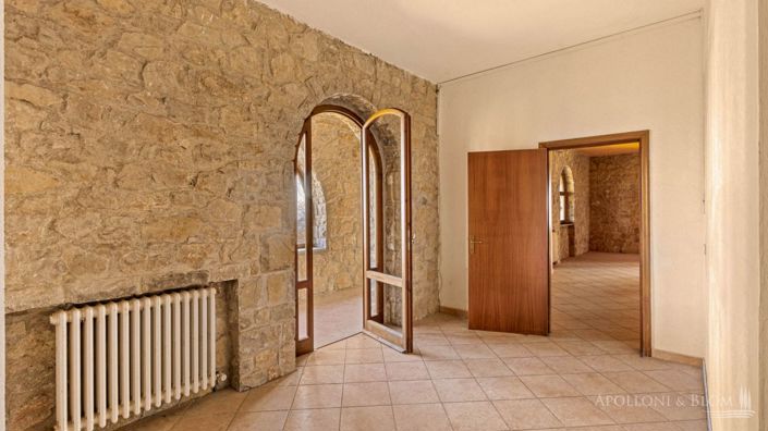 Image No.14-8 Bed Apartment for sale