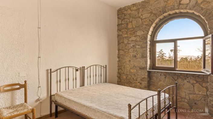 Image No.17-8 Bed Apartment for sale