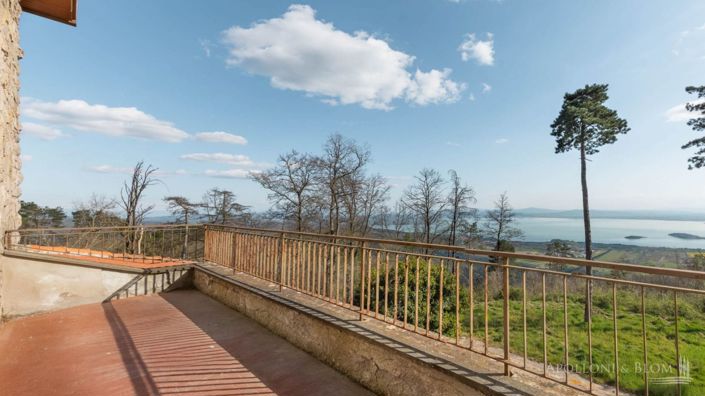 Image No.19-8 Bed Apartment for sale