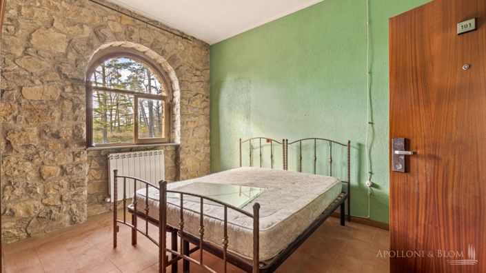 Image No.20-8 Bed Apartment for sale