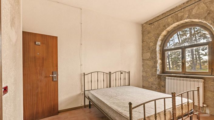 Image No.21-8 Bed Apartment for sale