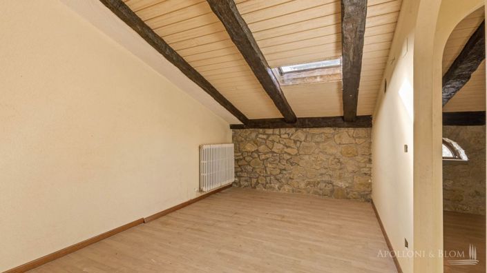 Image No.26-8 Bed Apartment for sale